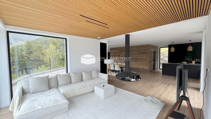 Xalet exclusiu en venda a Sispony: elegància, comoditat i natura en harmonia - Thumbnail 3