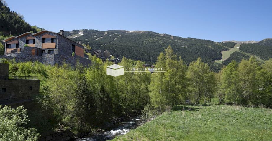 "Descobreix una vida de luxe i confort a les nostres residències exclusives, on l'elegància es combina amb la funcionalitat per oferir-te la llar dels teus somnis." - Thumbnail 22