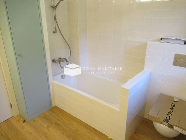 Casa adossada en venda, reformada amb ascensor, jardí privat i 4 habitacions - Thumbnail 8