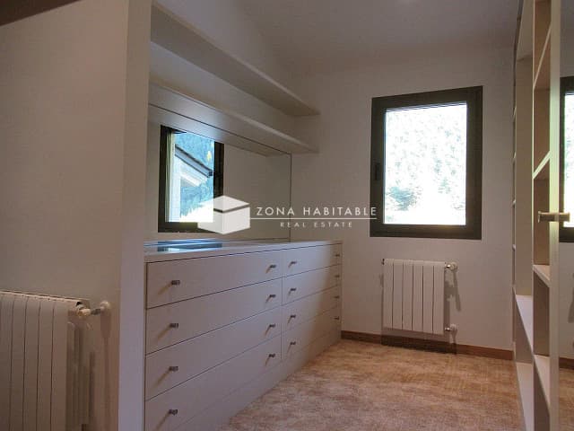 Casa adossada en venda, reformada amb ascensor, jardí privat i 4 habitacions - Thumbnail 3