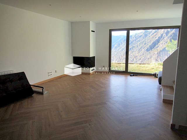 Casa adossada en venda, reformada amb ascensor, jardí privat i 4 habitacions - Thumbnail 2