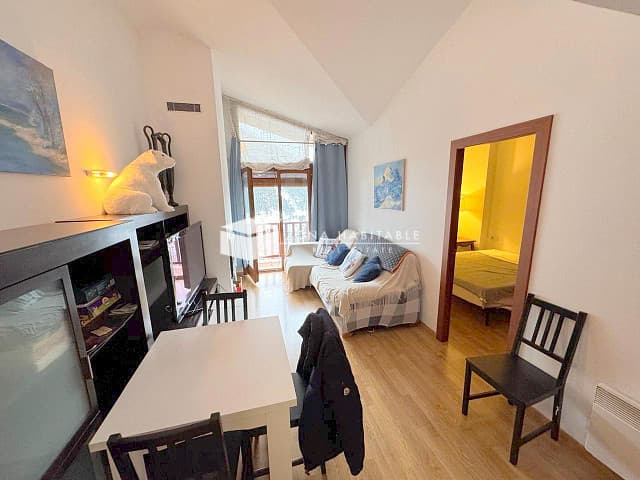 Àtic amb altell, terrassa i vistes al Tarter – pàrquing i traster inclosos