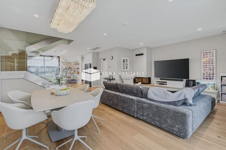 Casa amb jardí i terrasses a Escàs – espai, llum i confort en estat pur - Thumbnail 2