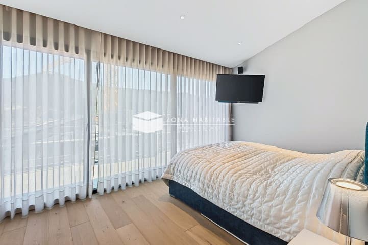 Casa amb jardí i terrasses a Escàs – espai, llum i confort en estat pur - Thumbnail 18