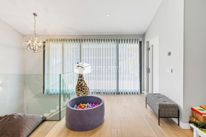 Casa amb jardí i terrasses a Escàs – espai, llum i confort en estat pur - Thumbnail 20