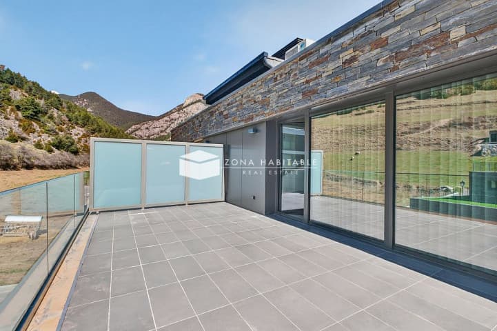 Casa amb jardí i terrasses a Escàs – espai, llum i confort en estat pur - Thumbnail 23