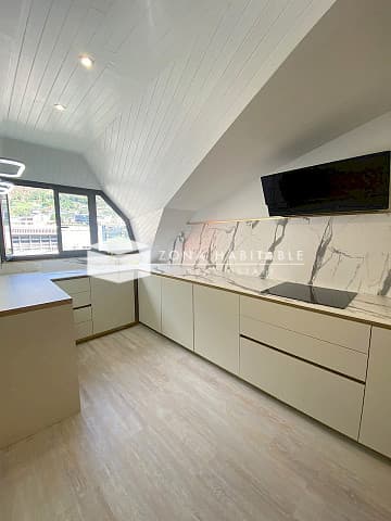 Exclusiu àtic de 120 m² en reforma integral al centre d’Andorra la Vella amb 2 pàrquings i 2 trasters - Image 1