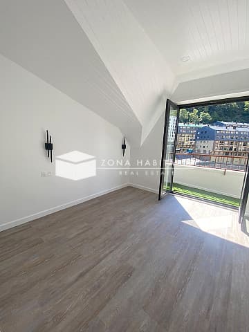 Exclusiu àtic de 120 m² en reforma integral al centre d’Andorra la Vella amb 2 pàrquings i 2 trasters - Thumbnail 10