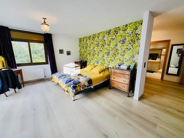 Xalet d’excepció en venda amb 859 m² construïts, parcel·la total de 1.620 m², ascensor, spa, jardí i orientació sud - Thumbnail 10