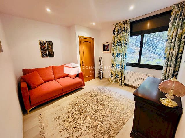 Xalet d’excepció en venda amb 859 m² construïts, parcel·la total de 1.620 m², ascensor, spa, jardí i orientació sud - Thumbnail 14
