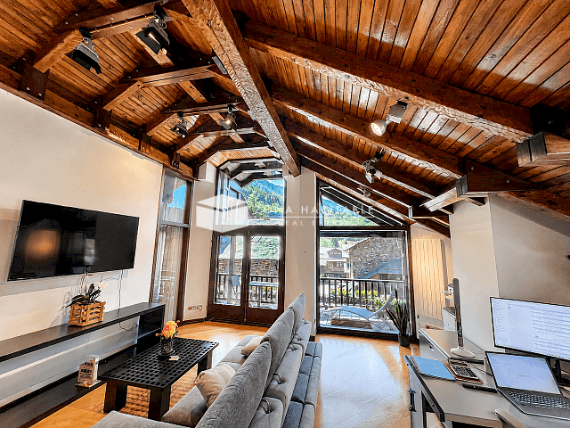 Casa adossada exclusiva en venda a Ordino, amb 201 m², 4 dormitoris, terrassa, xemeneia i vistes espectaculars - Thumbnail 8