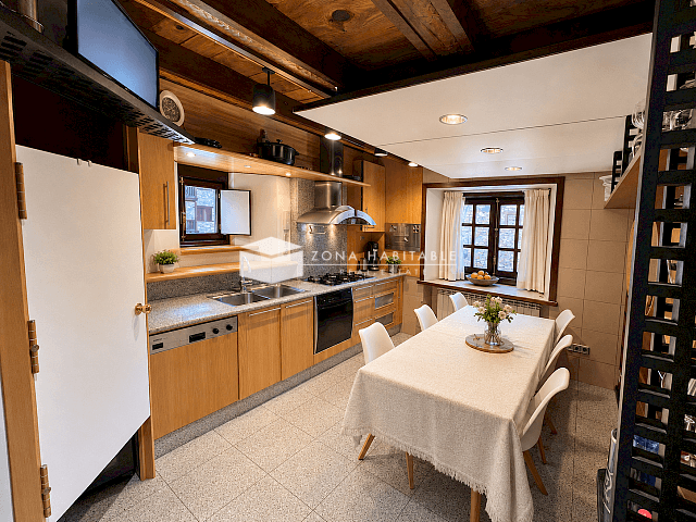Casa adossada exclusiva en venda a Ordino, amb 201 m², 4 dormitoris, terrassa, xemeneia i vistes espectaculars - Thumbnail 6
